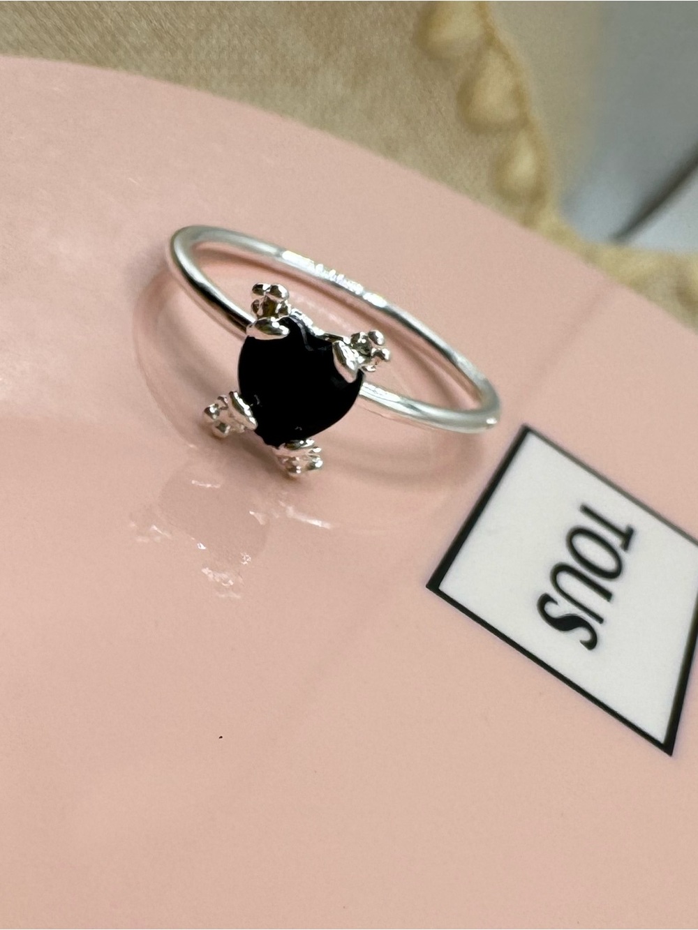 - 7.5 size Elegant Silver and Black Stone Ring